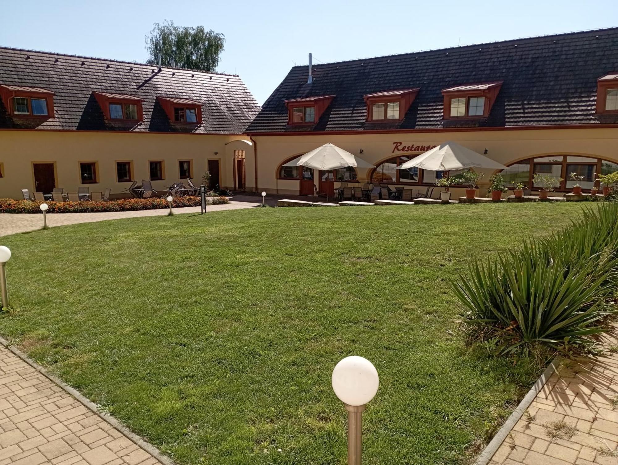 Hotel Sport - Relax Buky à Františkovy Lázně Extérieur photo
