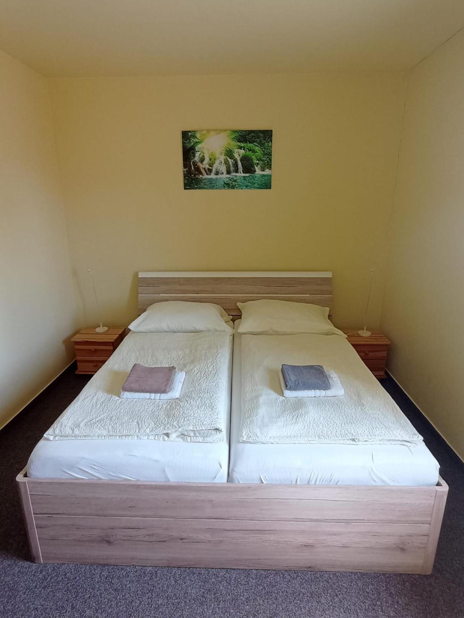 Hotel Sport - Relax Buky à Františkovy Lázně Extérieur photo