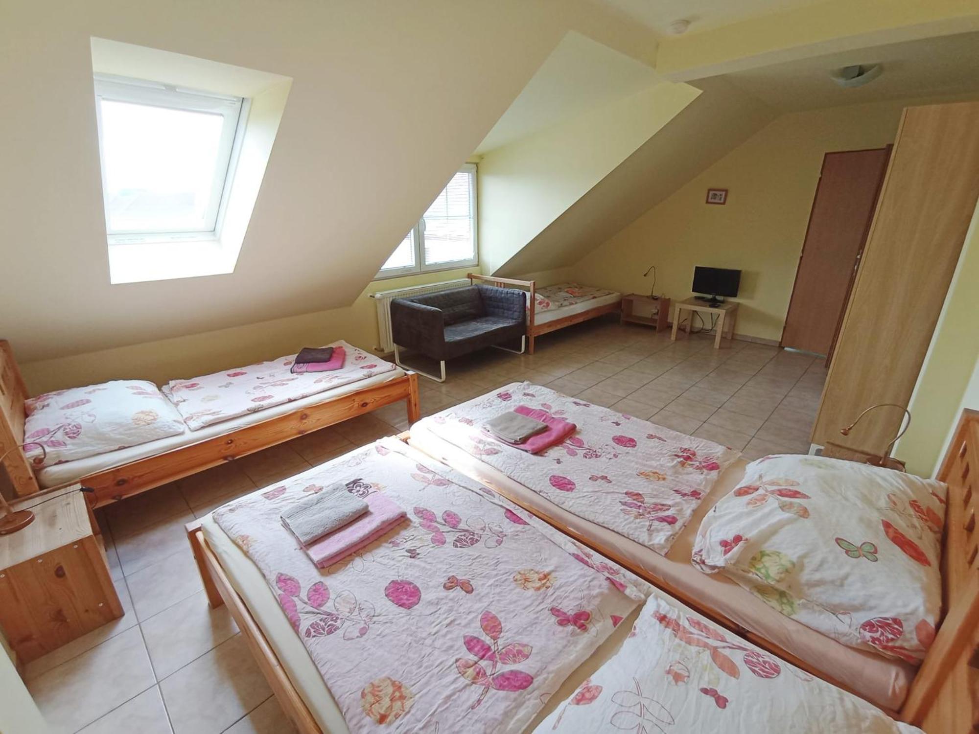 Hotel Sport - Relax Buky à Františkovy Lázně Extérieur photo