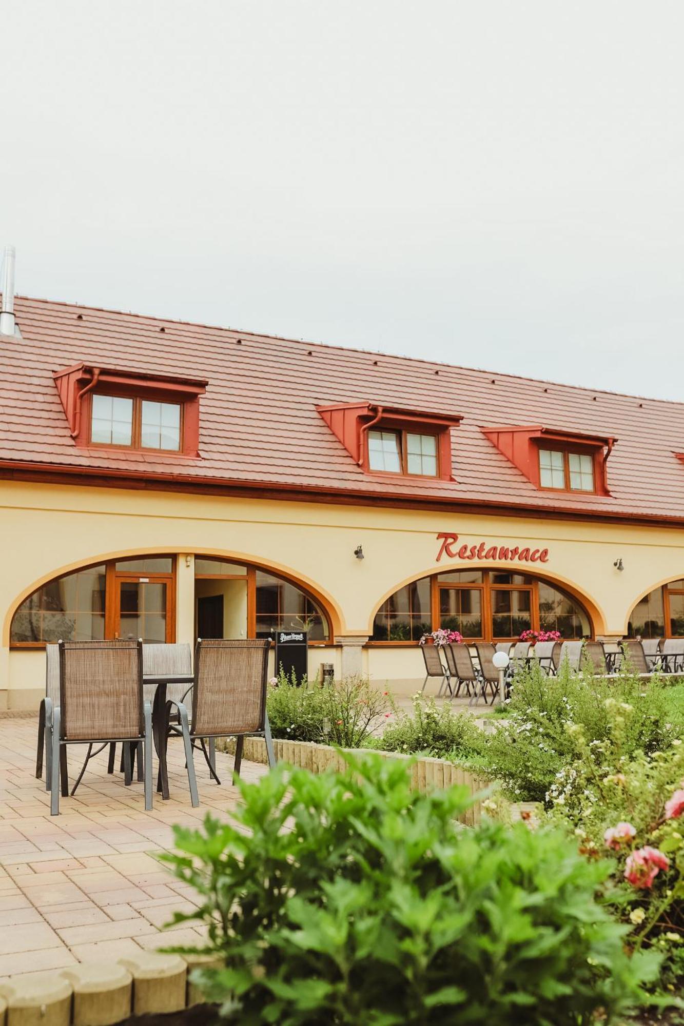 Hotel Sport - Relax Buky à Františkovy Lázně Extérieur photo