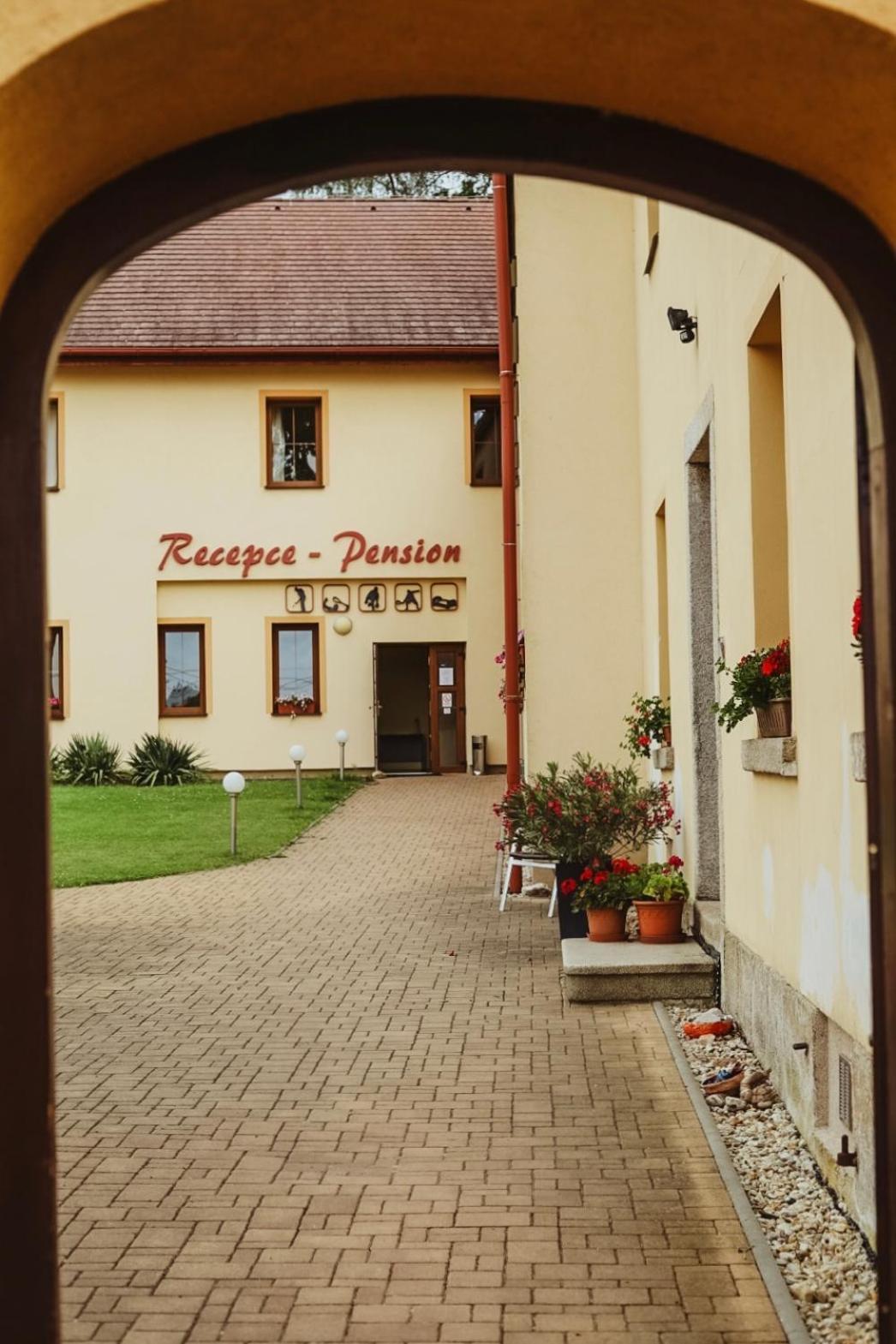 Hotel Sport - Relax Buky à Františkovy Lázně Extérieur photo