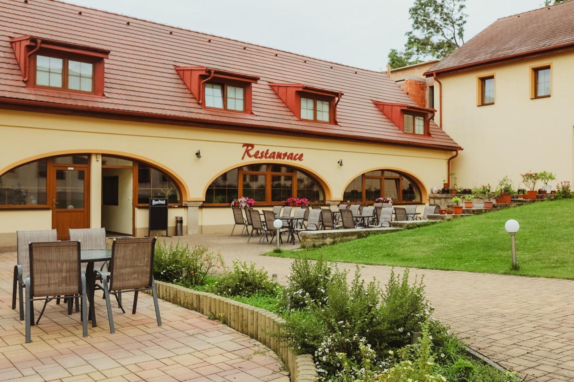 Hotel Sport - Relax Buky à Františkovy Lázně Extérieur photo